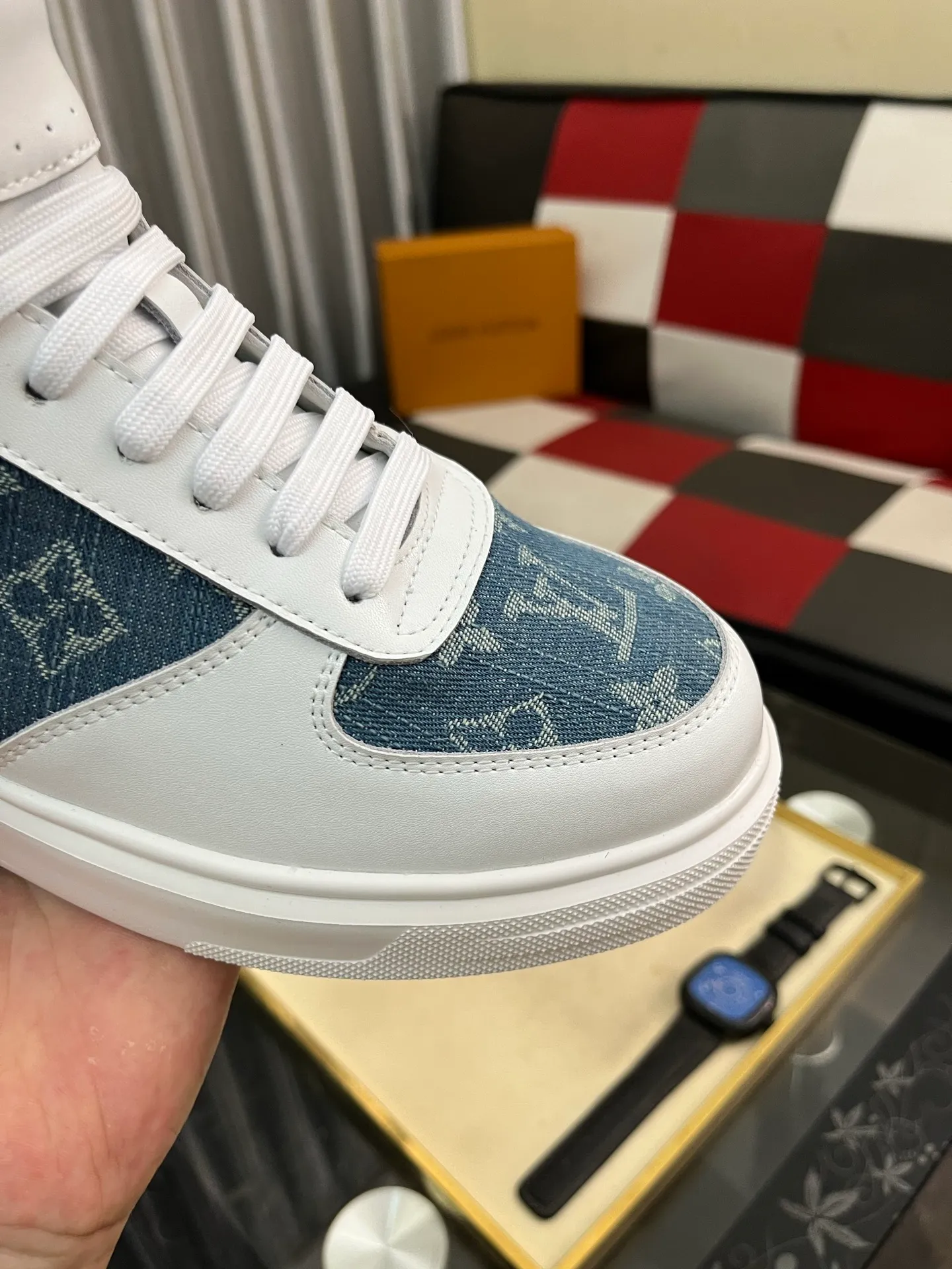 Men's shoes💰440⌚️⌚️"LOUI* VUITTO*" popular men's casual shoes, genuine Italian development💯purchasing level quality✔️The upper is made of first-layer cowhide, comfortable and soft sheepskin feet⚡️Fashionable and versatile. The toe last shape is firm and full, and the soles are made from LV original molds and can be moved in and out of the counter at will. Light and comfortable on the foot~purely handmade, details determine quality! Size:38-442️⃣Colors available